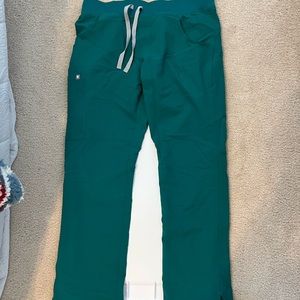 Womens Figs Kade Cargi scrub Pants